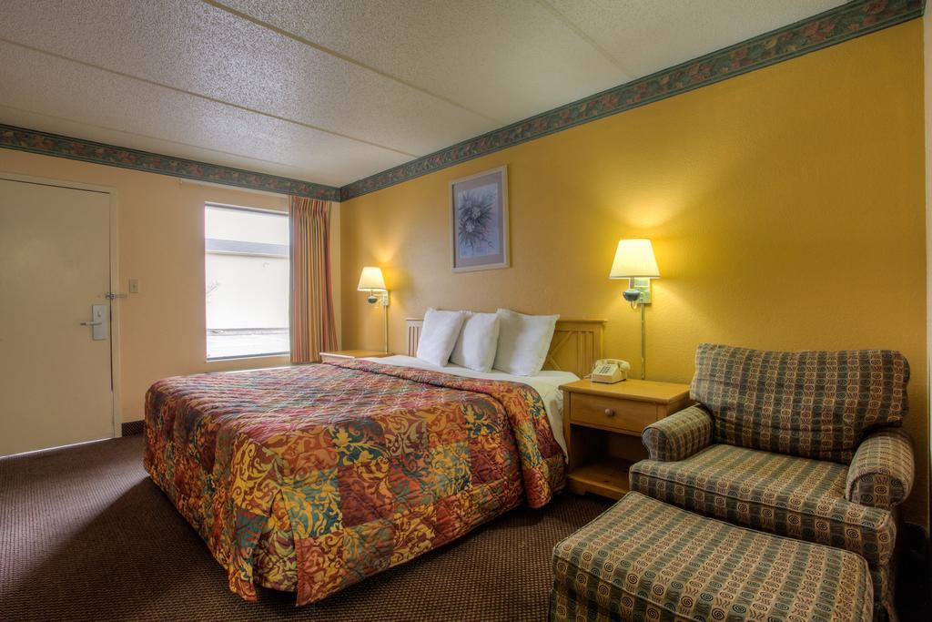 Royal Inn Pigeon Forge Room photo
