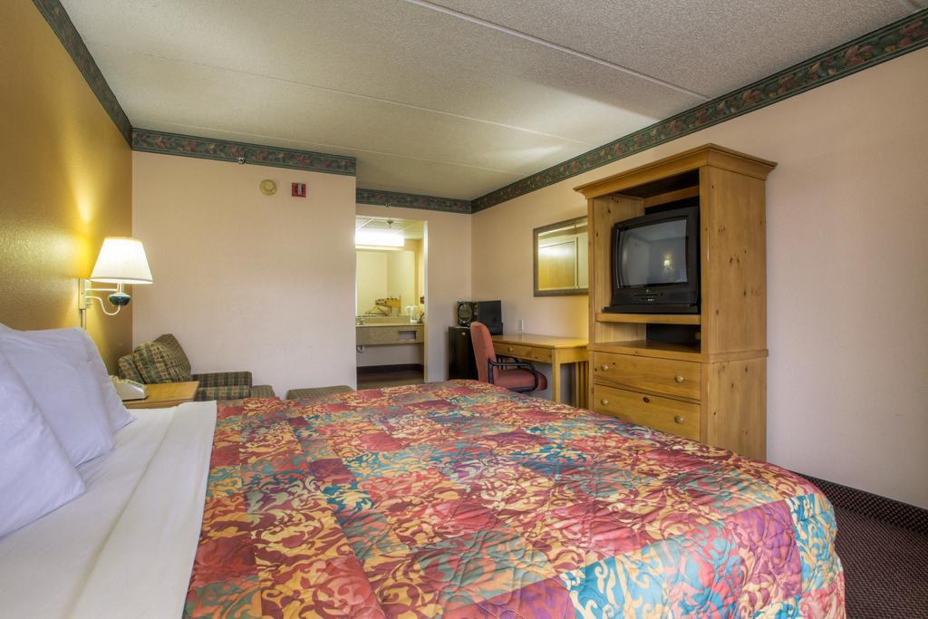 Royal Inn Pigeon Forge Room photo